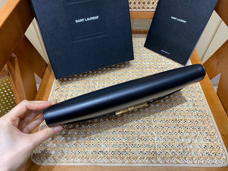 Bolsa YSL 𝗠𝗮𝗻𝗵𝗮𝘁𝘁𝗮𝗻 𝗖𝗹𝘂𝘁𝗰𝗵