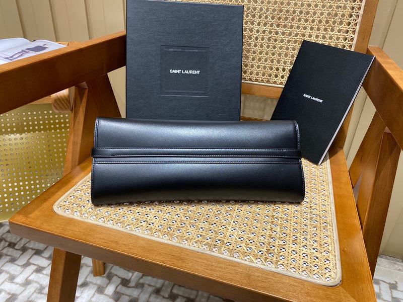 Bolsa YSL 𝗠𝗮𝗻𝗵𝗮𝘁𝘁𝗮𝗻 𝗖𝗹𝘂𝘁𝗰𝗵