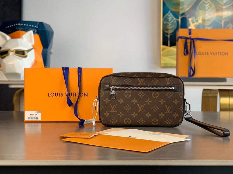 Bolsa Louis Vuitton Kasai Clutch