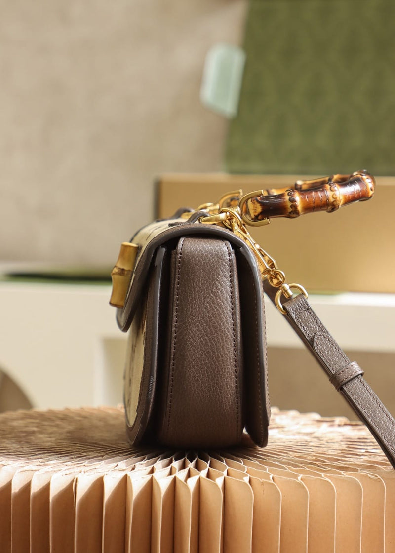 Bolsa Gucci Bamboo 1947 jumbo GG small top handle bag