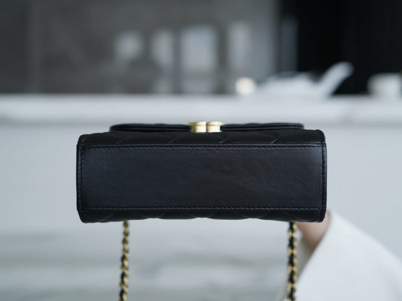 Bolsa CHANEL 22B