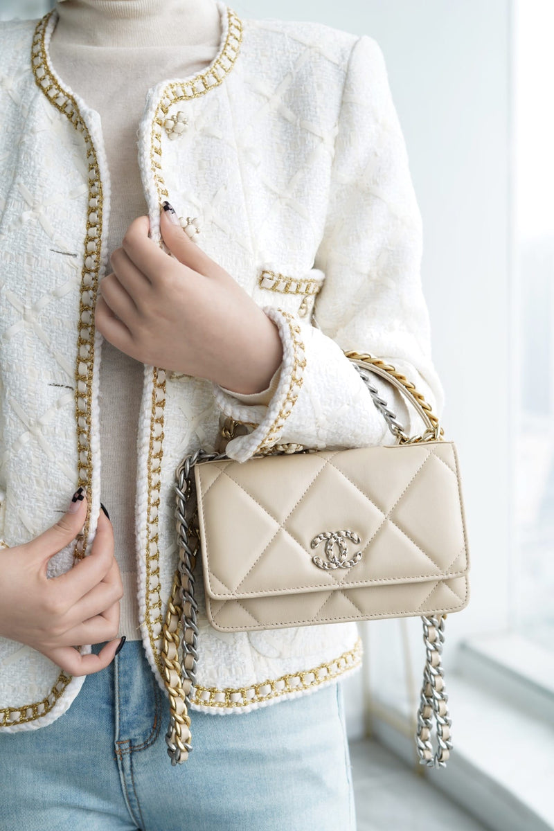 Bolsa CHANEL 19 WOC