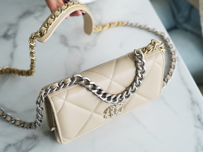 Bolsa CHANEL 19 WOC