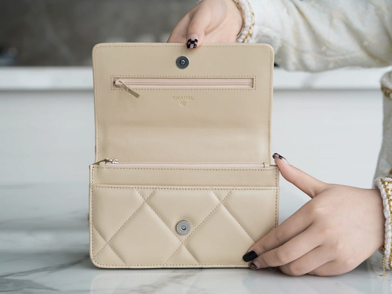 Bolsa CHANEL 19 WOC