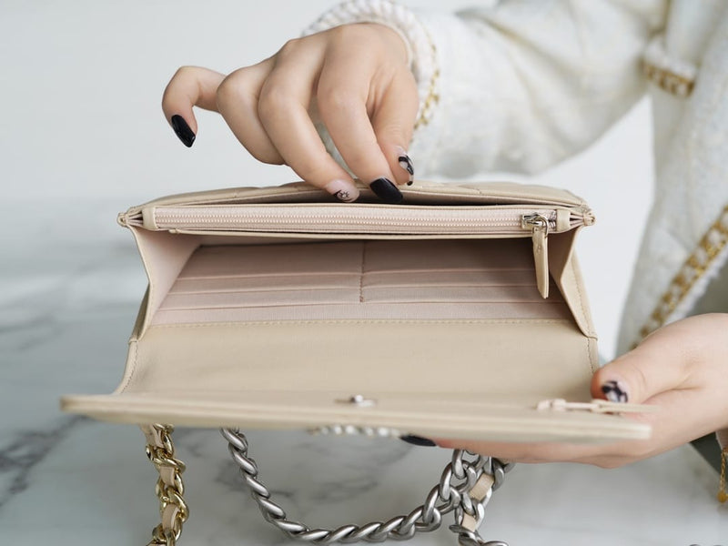 Bolsa CHANEL 19 WOC