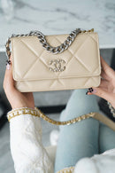 Bolsa CHANEL 19 WOC