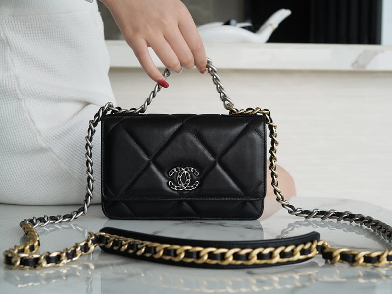 Bolsa CHANEL 19 WOC