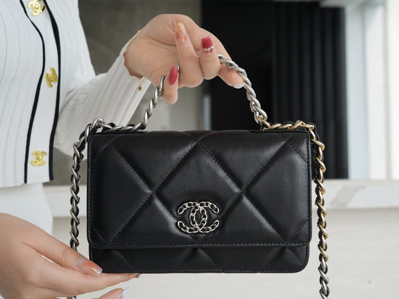 Bolsa CHANEL 19 WOC