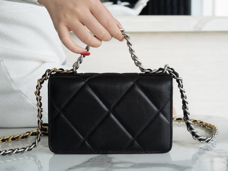 Bolsa CHANEL 19 WOC
