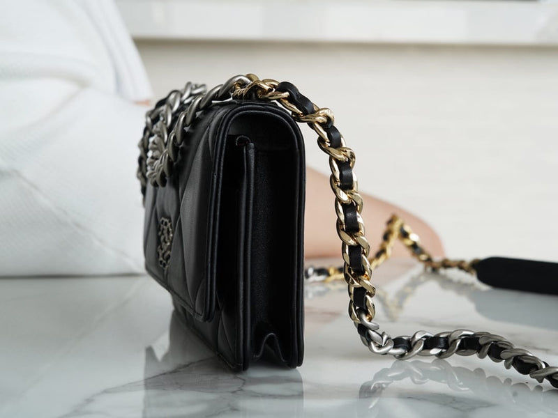 Bolsa CHANEL 19 WOC