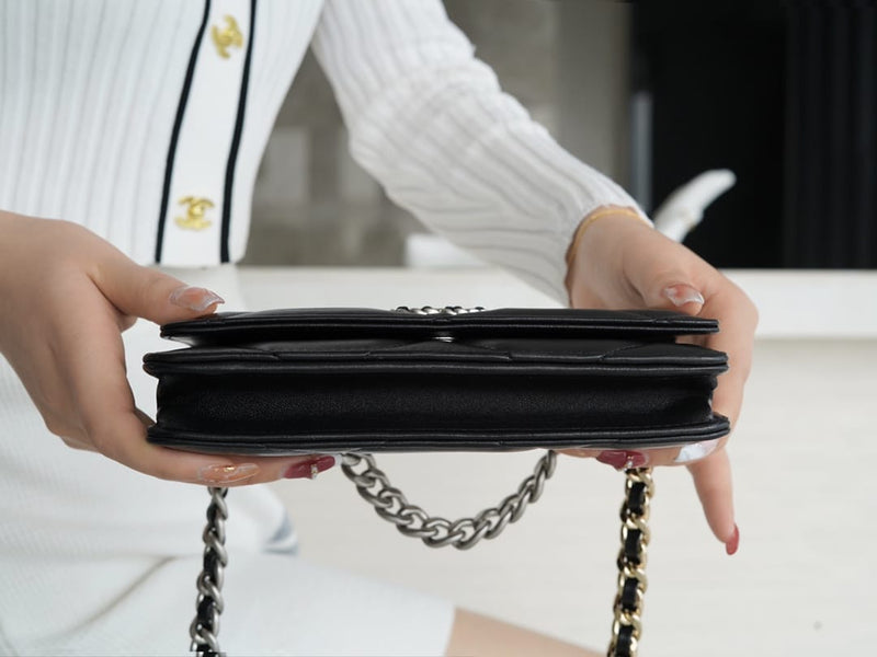 Bolsa CHANEL 19 WOC