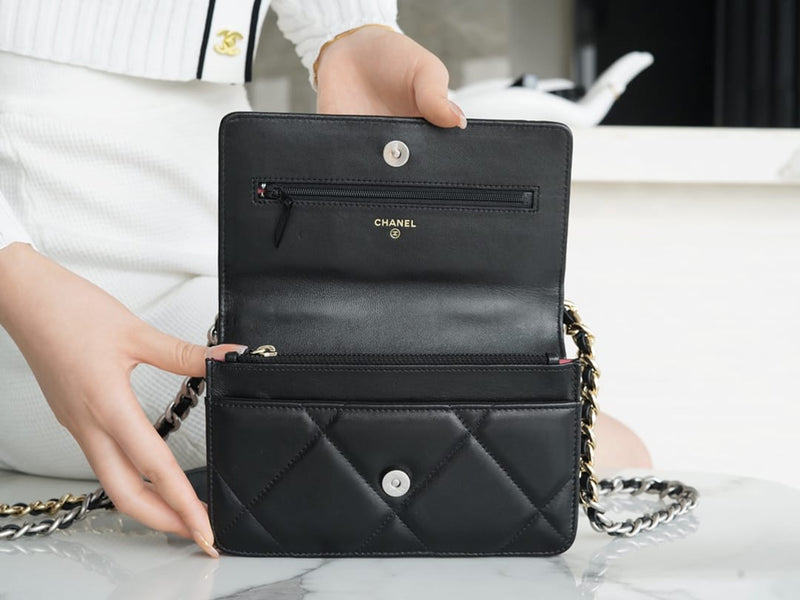 Bolsa CHANEL 19 WOC