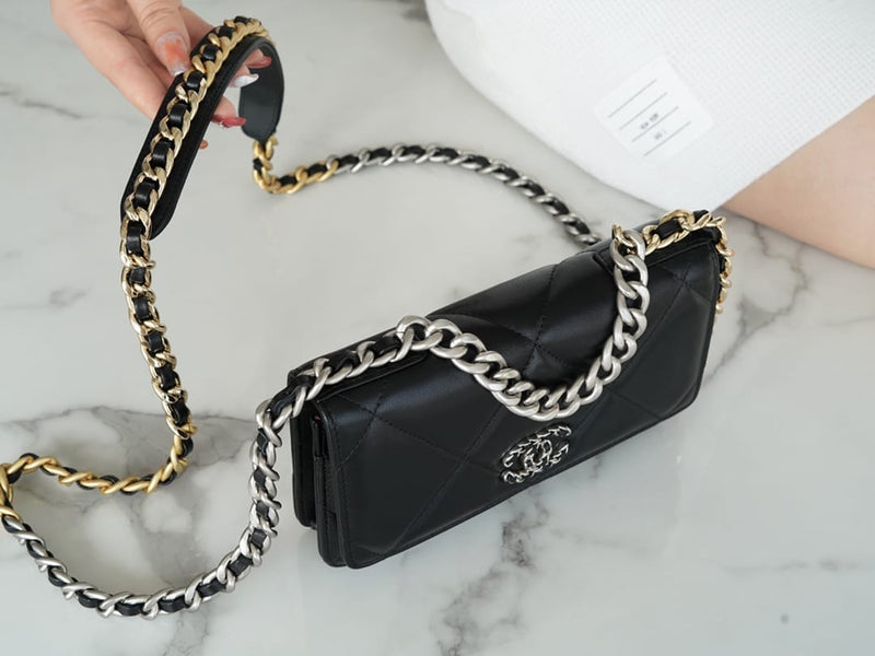 Bolsa CHANEL 19 WOC