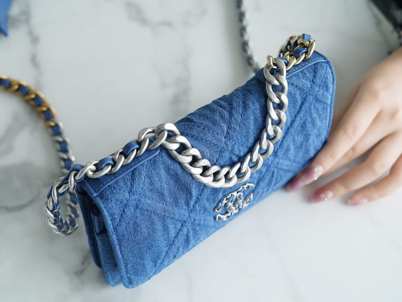 Bolsa CHANEL 19 WOC