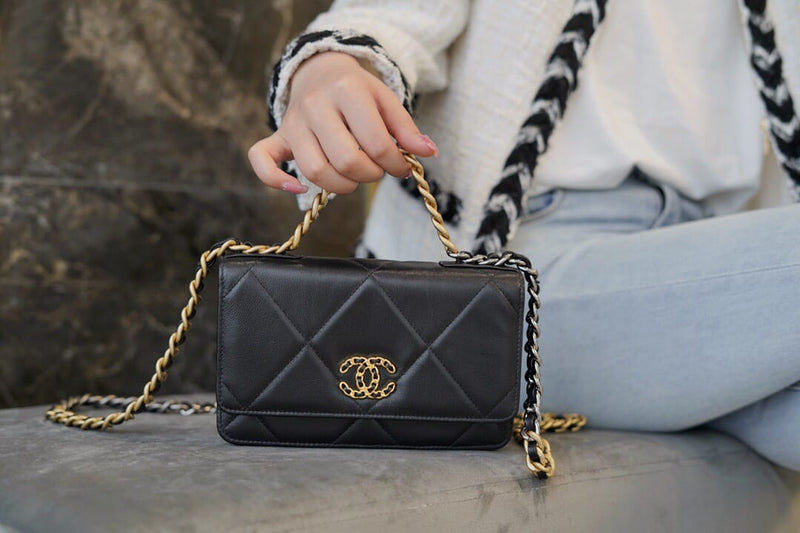Bolsa CHANEL 19 WOC