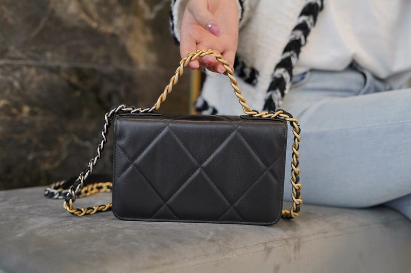 Bolsa CHANEL 19 WOC