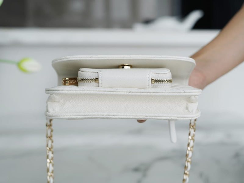 Bolsa CHANEL 22B Mini