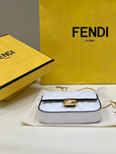 Bolsa FENDI NANO BAGUETTE