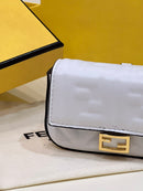 Bolsa FENDI NANO BAGUETTE