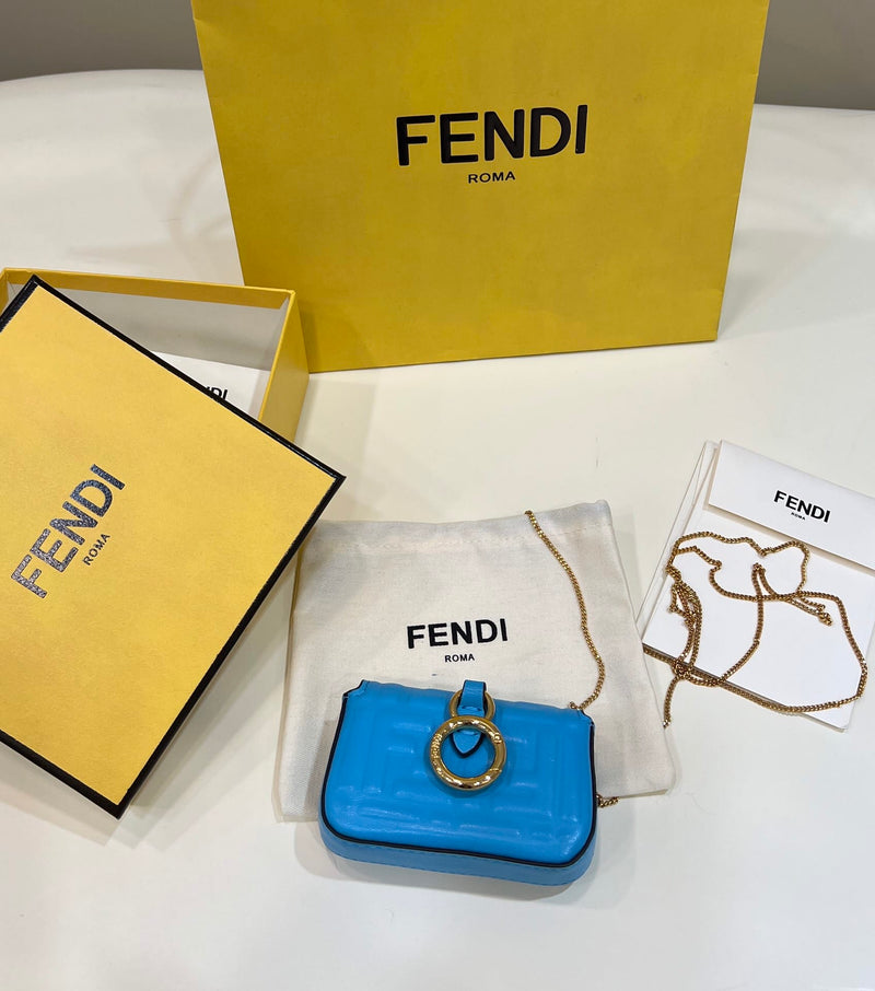 Bolsa FENDI NANO BAGUETTE
