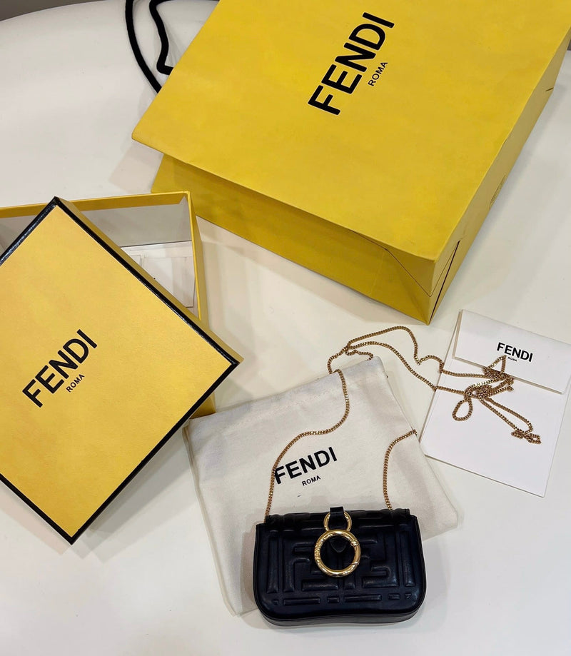 Bolsa FENDI NANO BAGUETTE