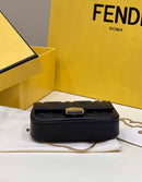 Bolsa FENDI NANO BAGUETTE