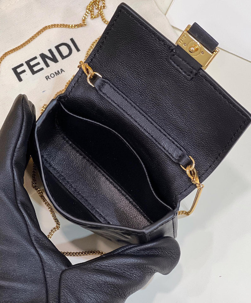 Bolsa FENDI NANO BAGUETTE