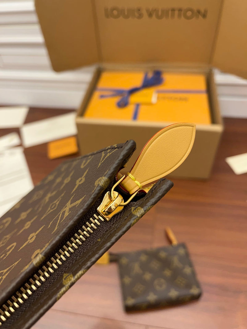 Bolsa Louis Vuitton TOILETRY POUCH ON CHAIN