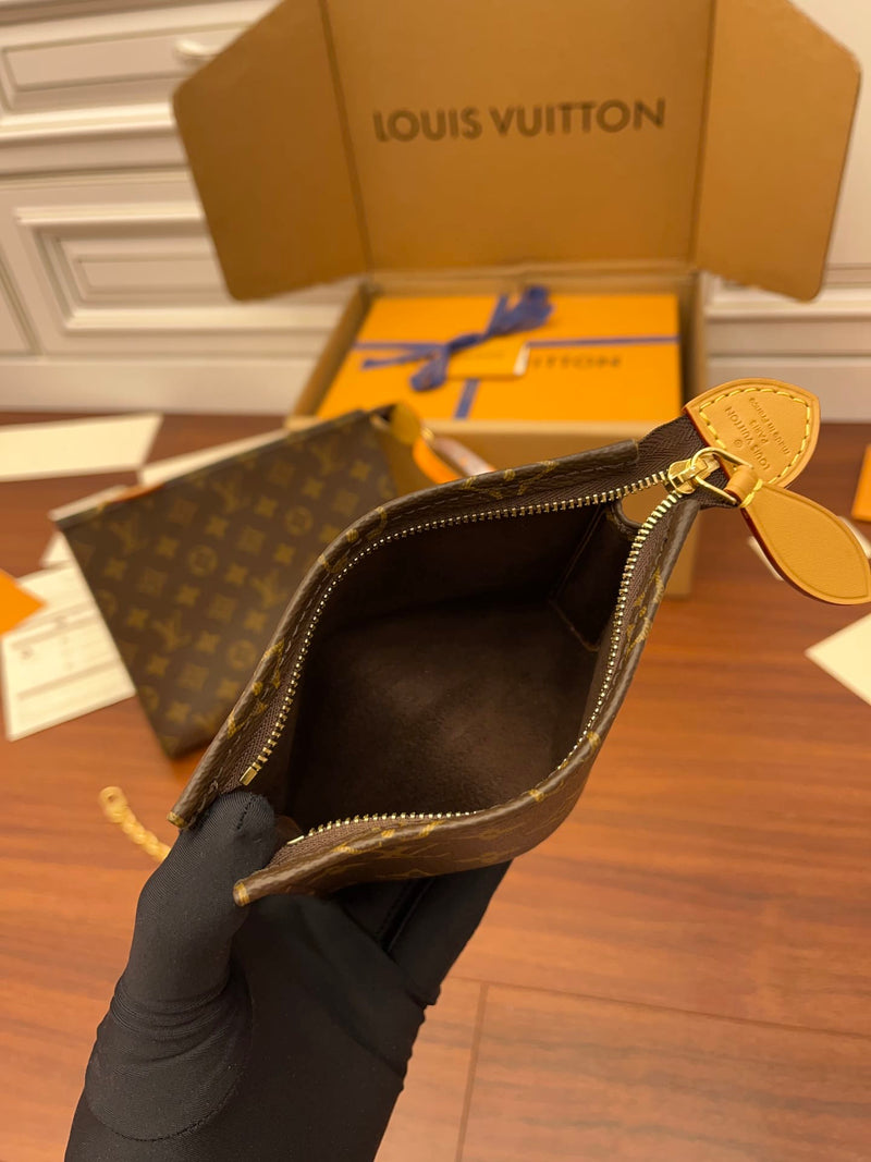 Bolsa Louis Vuitton TOILETRY POUCH ON CHAIN
