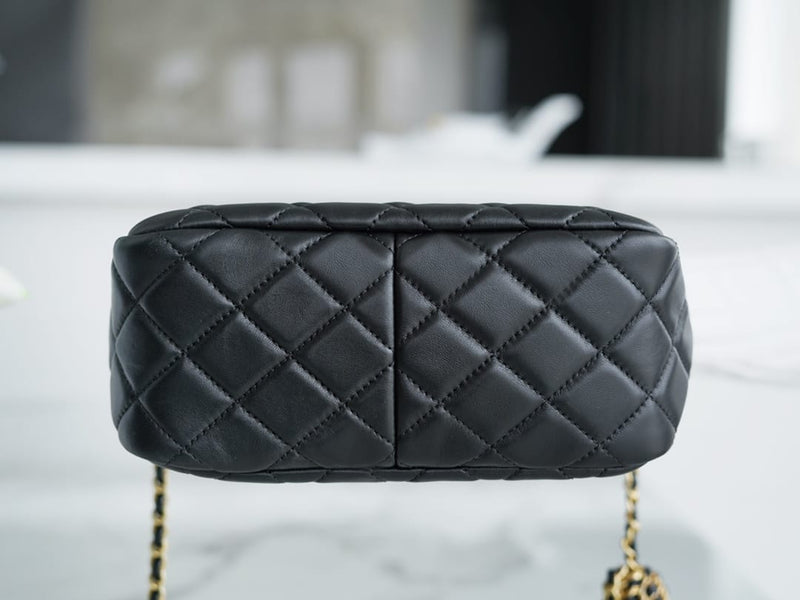 Bolsa CHANEL 22s Hobo