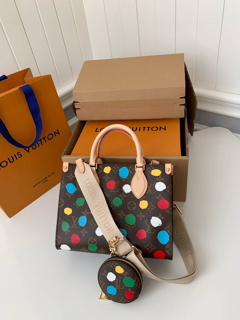 Bolsa Louis Vuitton LV x YK OnTheGo PM