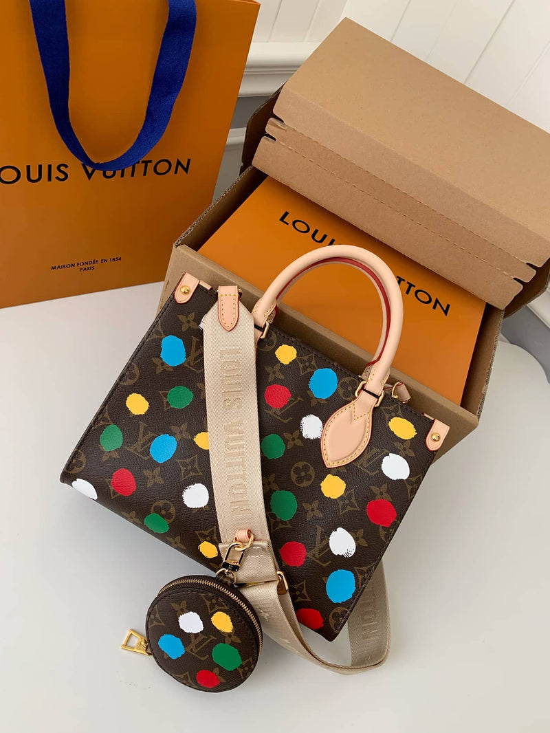 Bolsa Louis Vuitton LV x YK OnTheGo PM
