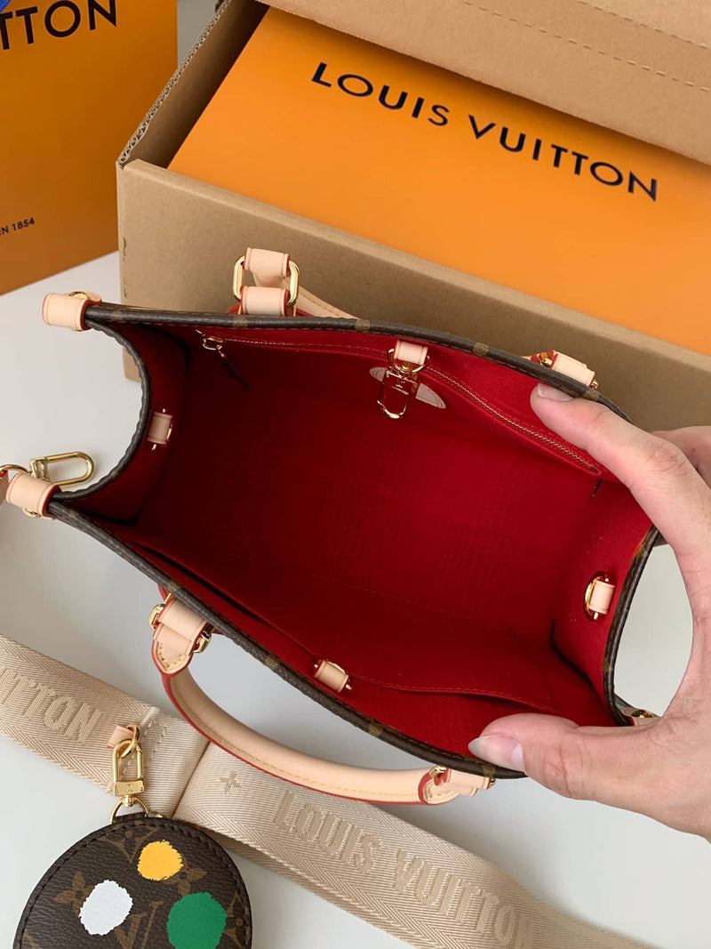 Bolsa Louis Vuitton LV x YK OnTheGo PM