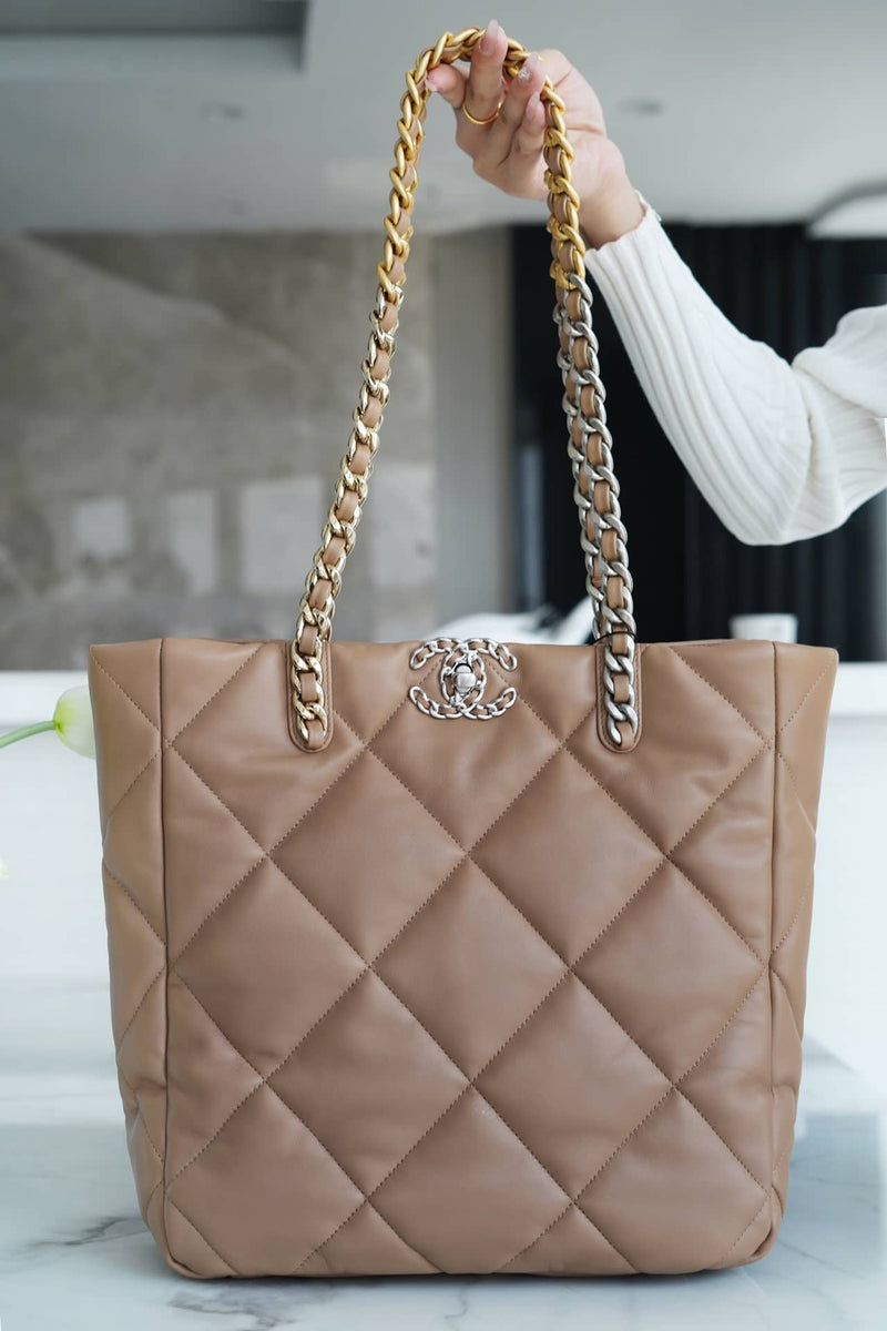Bolsa CHANEL 19