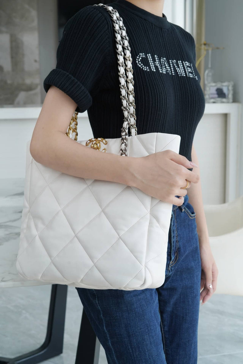 Bolsa CHANEL 19