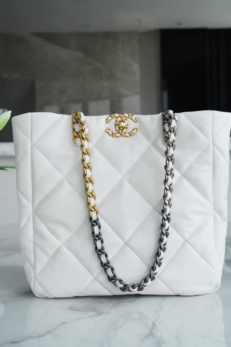 Bolsa CHANEL 19