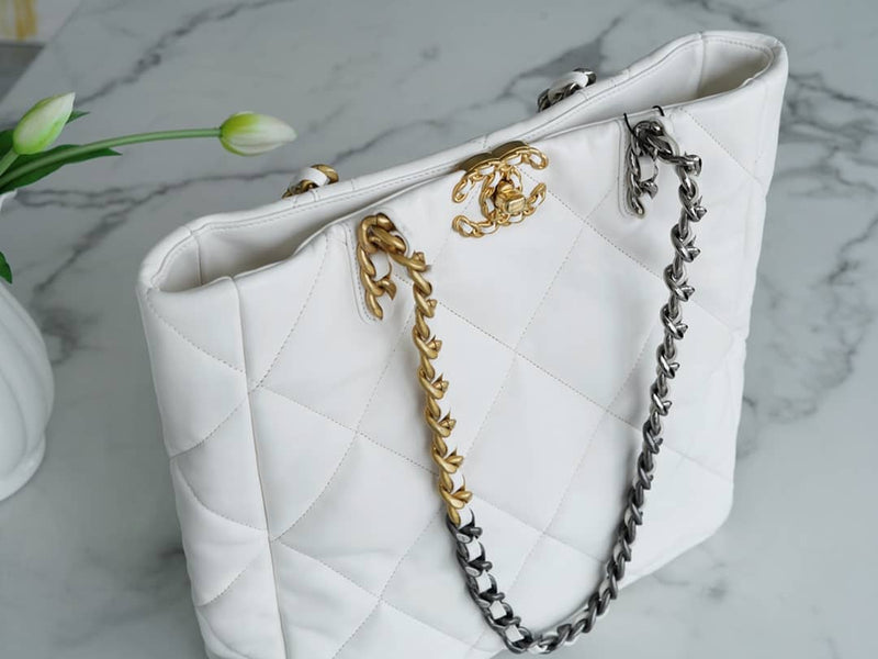 Bolsa CHANEL 19