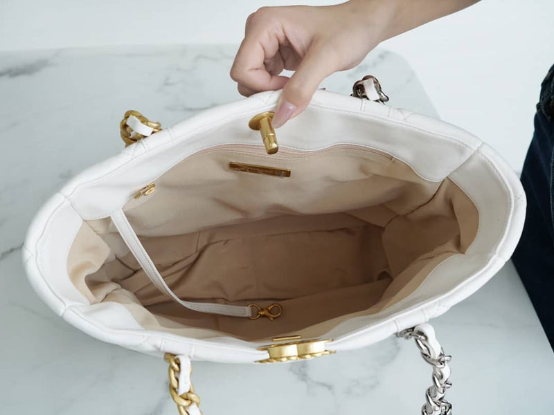 Bolsa CHANEL 19