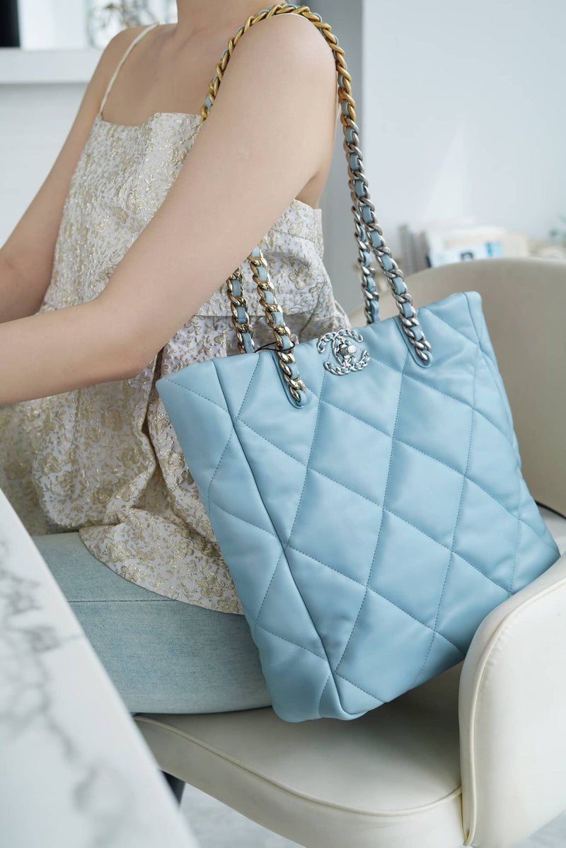 Bolsa CHANEL 19