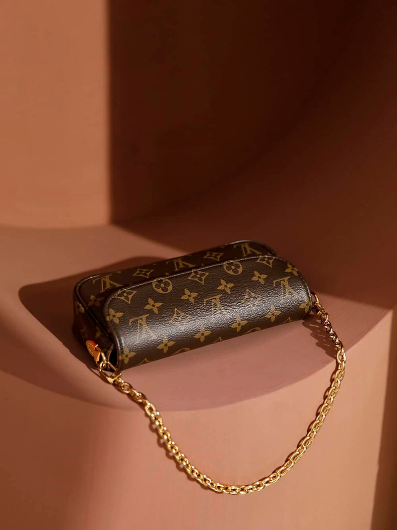 Bolsa Louis Vuitton  Wallet on Chain Ivy