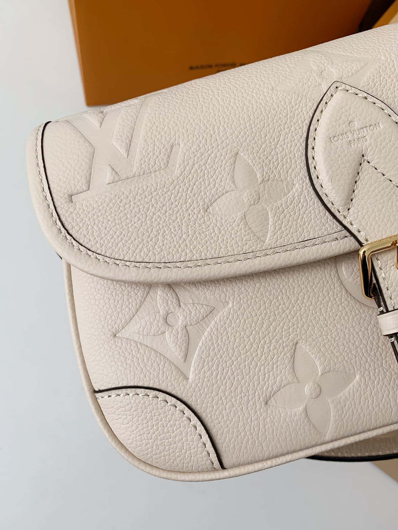 Bolsa Louis Vuitton Diana Creme