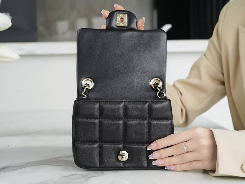 Bolsa CHANEL 23𝑪
