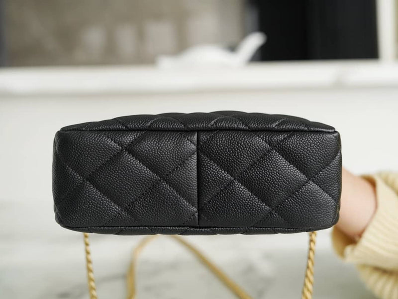 Bolsa CHANEL 23P HoBo